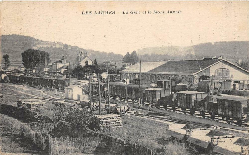 Carte postale ancienne Les Laumes La Gare