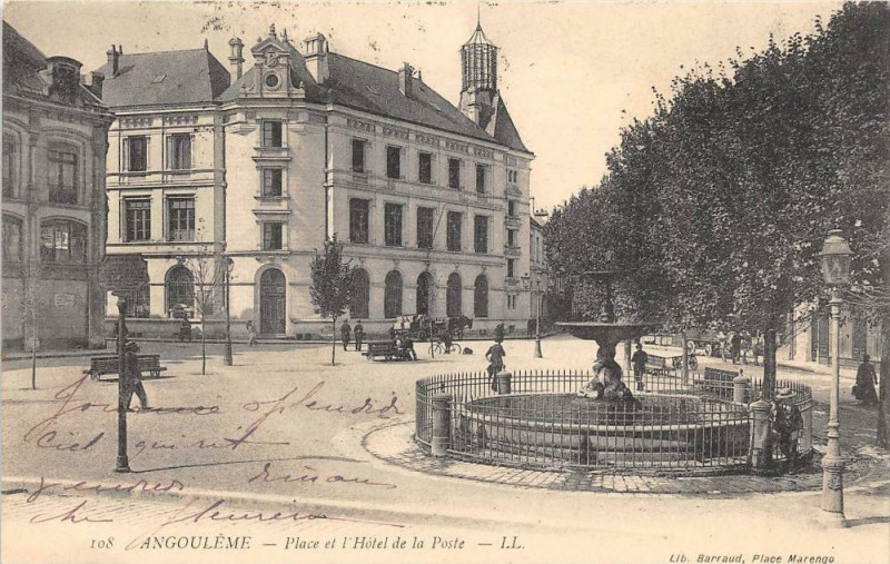 Carte postale ancienne Angouleme Place Et L'Hotel De La Poste à Angoulême