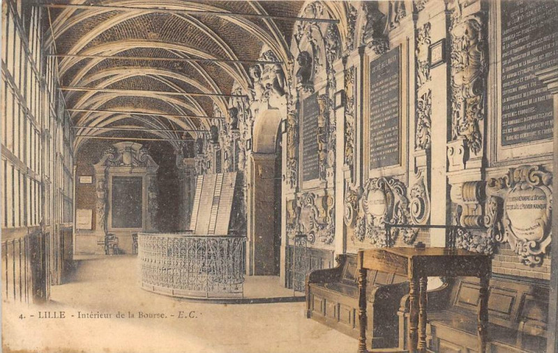 Carte postale ancienne Lille Interieur De La Bourse (dos non divisé) à Lille
