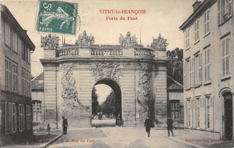 Carte postale ancienne Vitry Le Francois Porte Du Pont