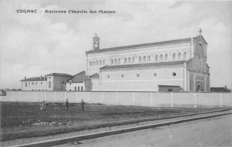 Carte postale ancienne Cognac Ancienne Chapelle Des Moines à Cognac