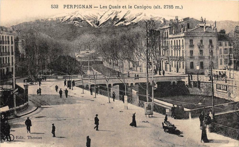 Carte postale ancienne Perpignan Les Quais Et Le Canigou à Perpignan