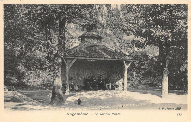Carte postale ancienne Angouleme Le Jardin Public à Angoulême