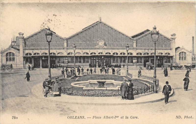 Carte postale ancienne Orleans Place Albert 1ER Et Gare à Orléans