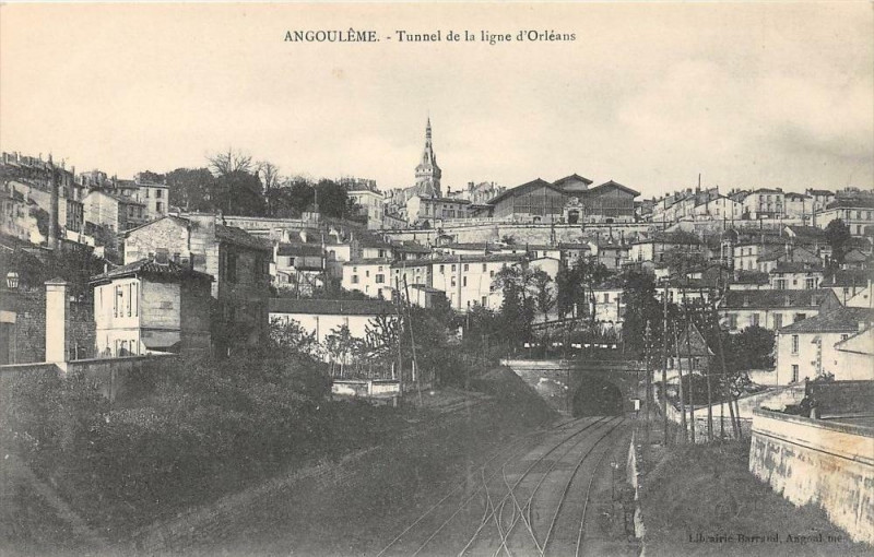 Carte postale ancienne Angouleme Tunnel De La Ligne D'Orleans à Angoulême
