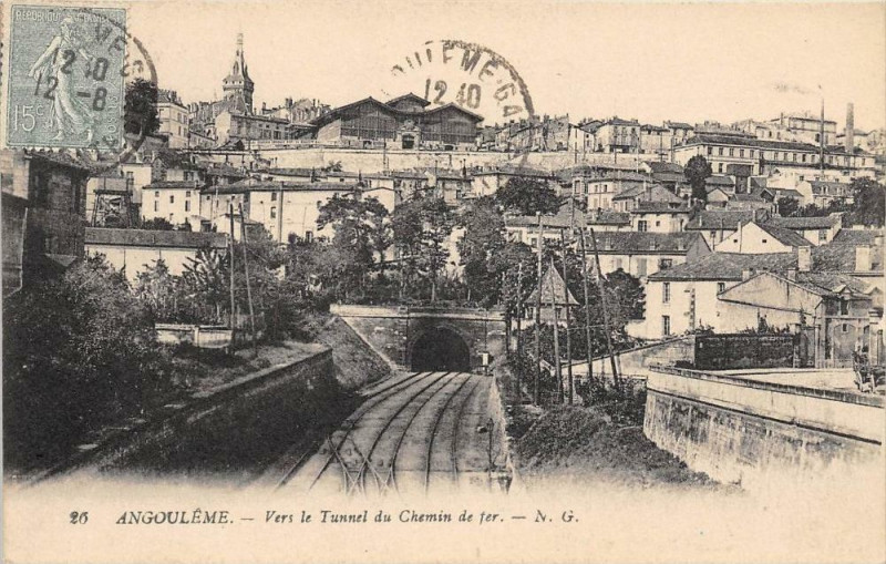 Carte postale ancienne Angouleme Vers Le Tunnel Du Chemin De Fer à Angoulême