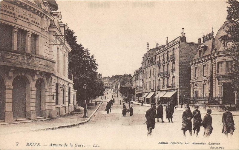 Carte postale ancienne Brive Avenue De La Gare