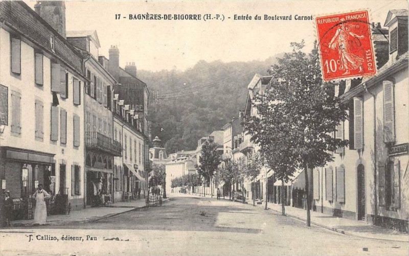 Carte postale ancienne Bagneres De Bigorre Entree Boulevard Carnot