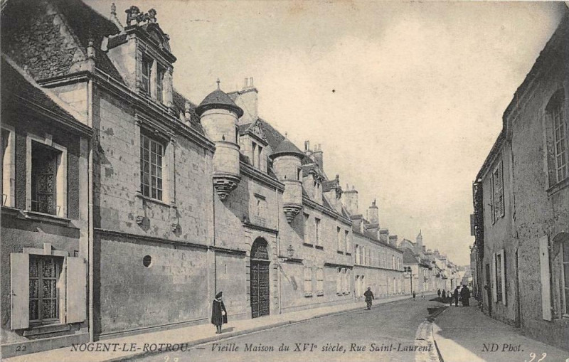 Carte postale ancienne Nogent Le Rotrou Vieilles Maisons à Maisons