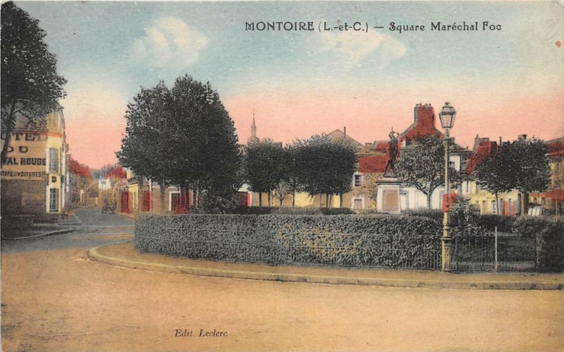 Carte postale ancienne Montoire Square Marechal Foc