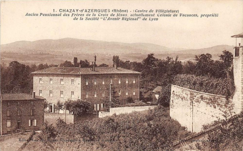 Carte postale ancienne Chazay D'Azergues Ancien Pensionnat Des Freres De La Croix De Jesus à Chazay-d'Azergues