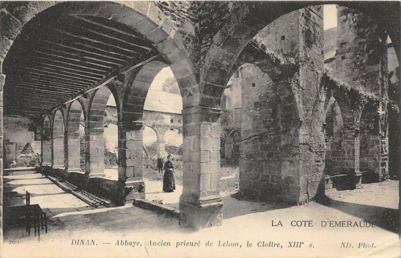 Carte postale ancienne Dinan Abbaye Ancien Prieure De Lehon à Dinan