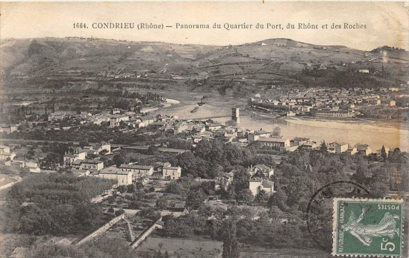 Carte postale ancienne Condrieu Panorama Du Quartier Du Port à Condrieu