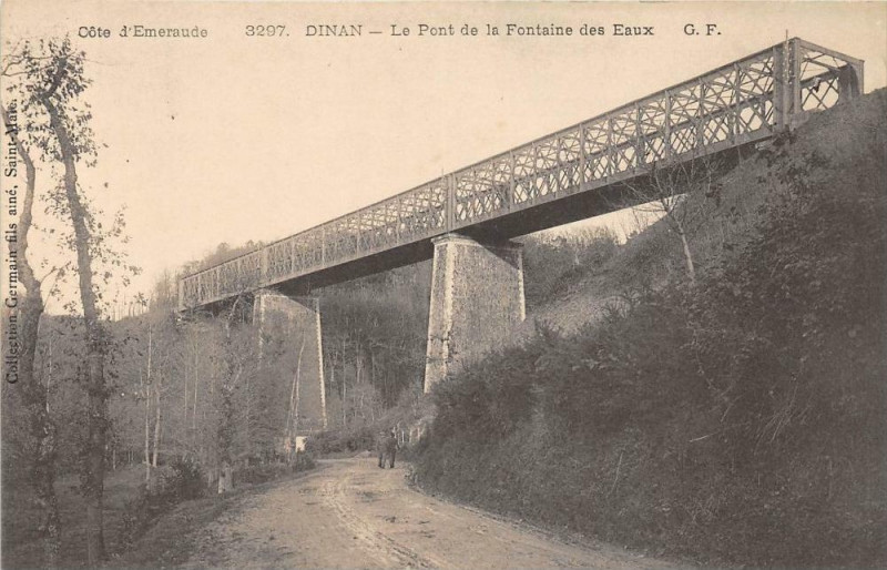 Carte postale ancienne Dinan Le Pont De La Fontaine Des Eaux à Dinan
