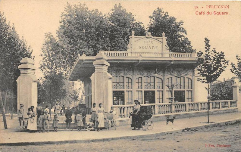 Carte postale ancienne Perpignan Cafe Du Square à Perpignan