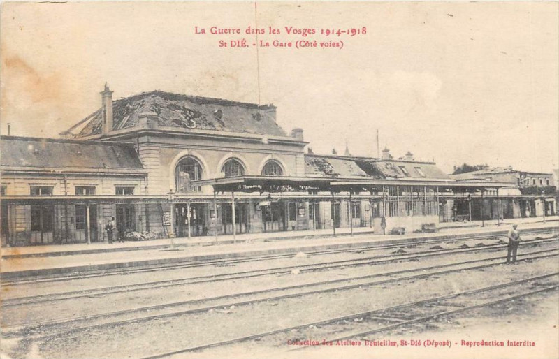 Carte postale ancienne Saint Die La Gare Cote Voies