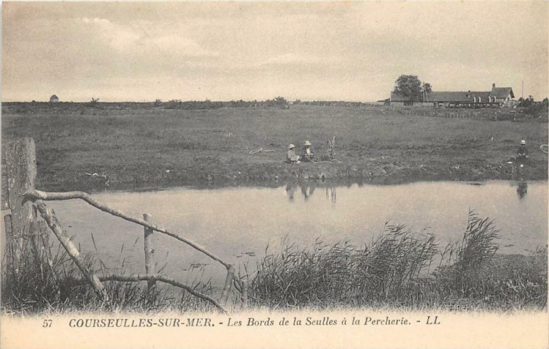 Carte postale ancienne Courseulles Sur Mer Les Bords De La Seulles A La Percherie à Courseulles-sur-Mer