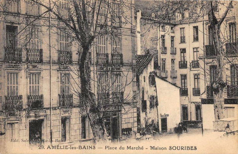 Carte postale ancienne Amelie Les Bains Place Du Marche Maison Souribes à Ur