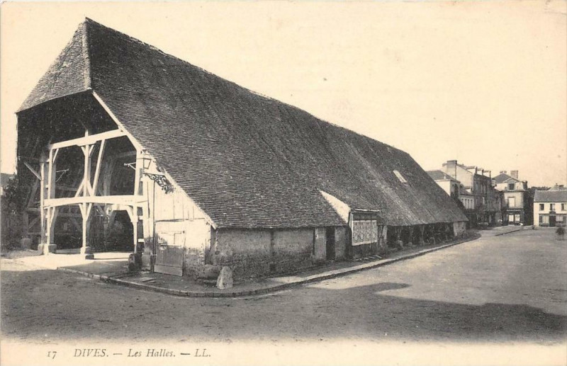 Carte postale ancienne Dives Les Halles