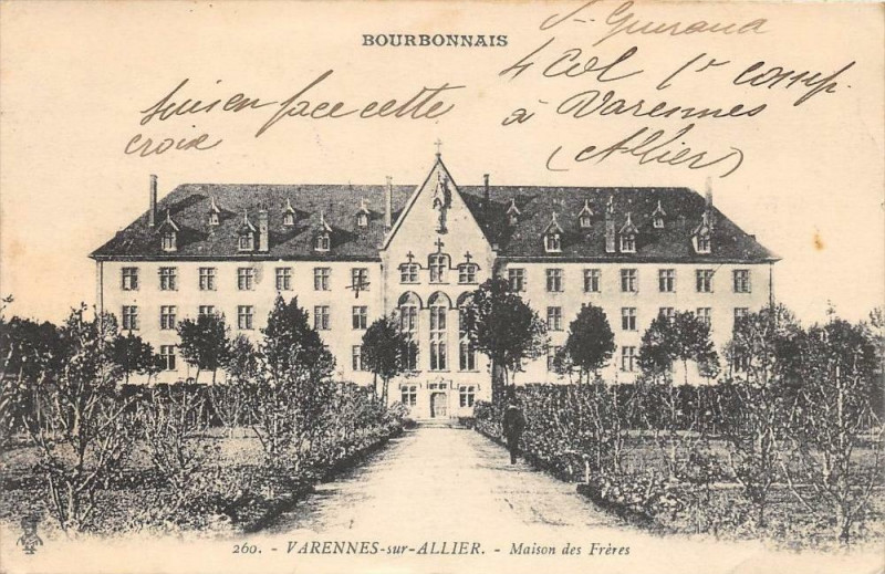 Carte postale ancienne Varennes Sur Allier Maison Des Freres à Varennes-sur-Allier