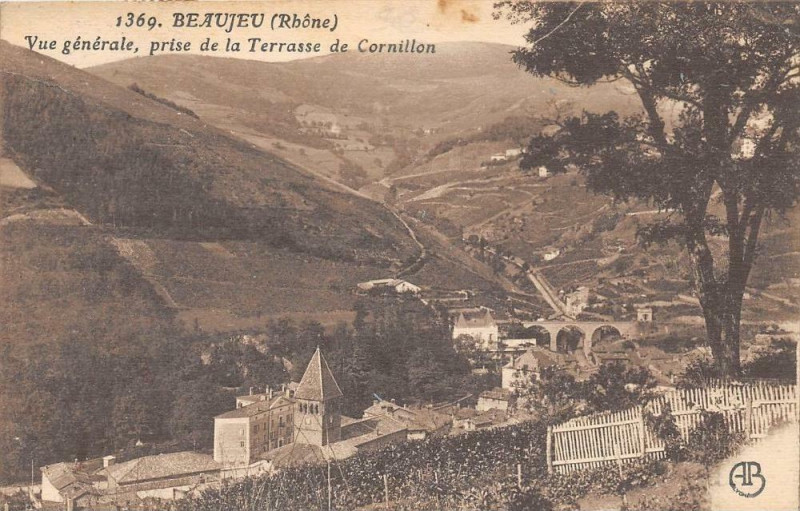 Carte postale ancienne Beaujeu Vue Generale Prise De La Terrasse De Cornillon à Beaujeu