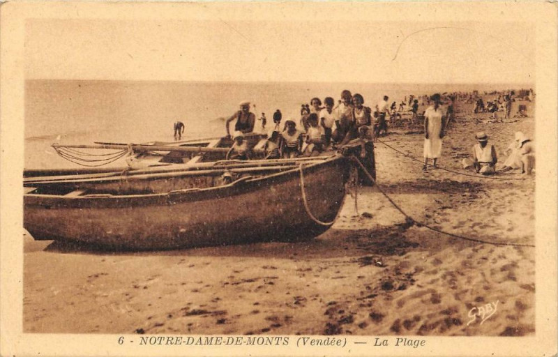 Carte postale ancienne Notre Dame Des Monts La Plage