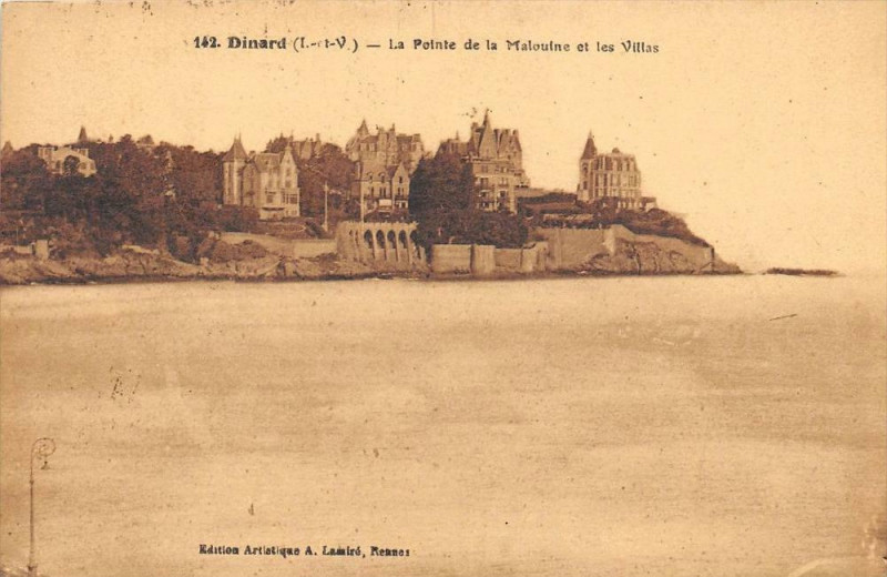 Carte postale ancienne Dinard La Pointe De La Malouine Et Les Villas à Dinard