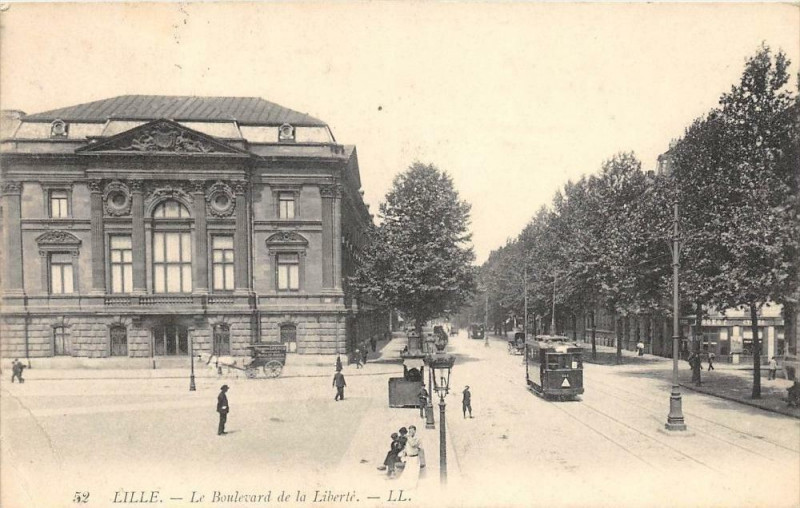 Carte postale ancienne Lille Le Boulevard De La Liberte à Lille