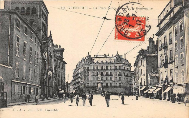 Carte postale ancienne Grenoble Place Notre Dame Centenaire à Grenoble