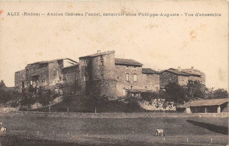 Carte postale ancienne Alix Ancien Chateau Feodal à Alix