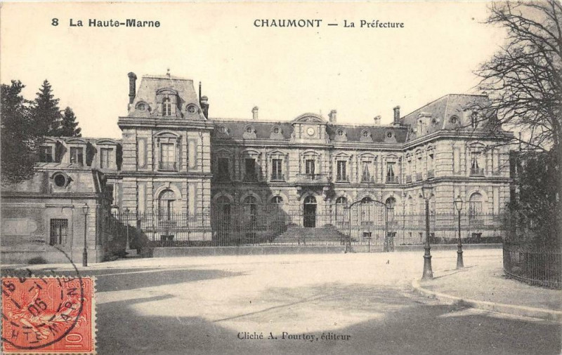 Carte postale ancienne Chaumont La Prefecture à Chaumont