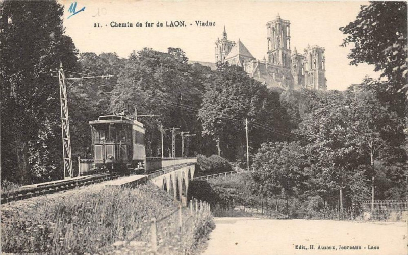 Carte postale ancienne Chemin De Fer De Laon (Train à Laon