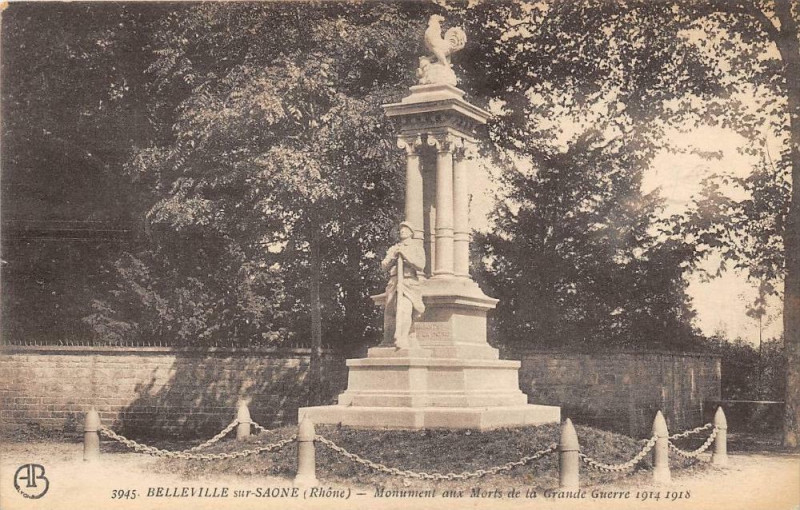 Carte postale ancienne Belleville Sur Saone Monument Aux Morts