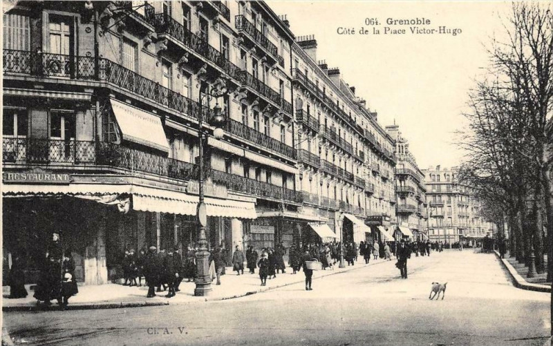 Carte postale ancienne Grenoble Cote De La Place Victor Hugo à Grenoble