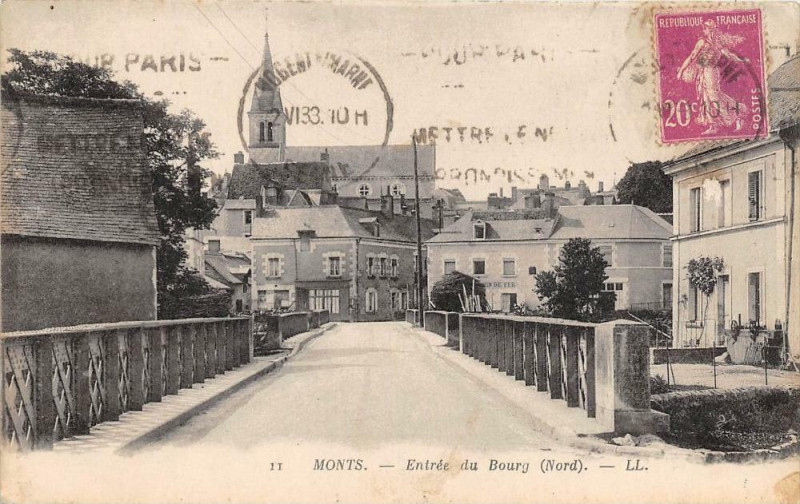 Carte postale ancienne Monts Entree Du Bourg Nord