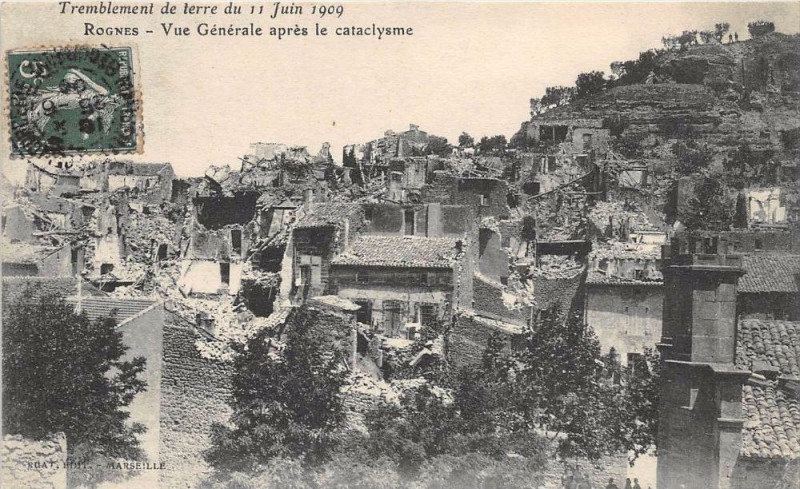 Carte postale ancienne Rognes Vue Generale Apres Le Cataclysme à Rognes
