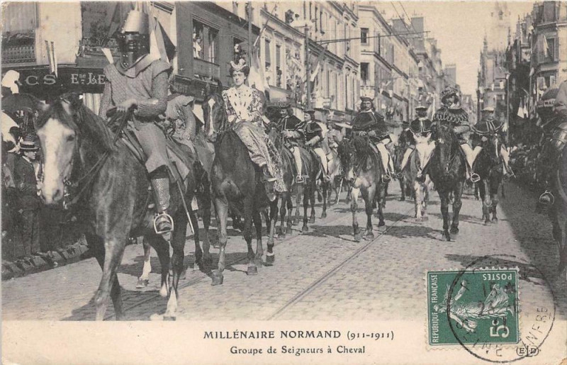 Carte postale ancienne Le Millenaire Normand 1911 Groupe De Seigneurs A Cheval à Eu