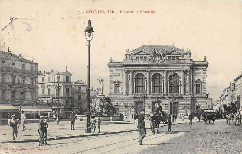 Carte postale ancienne Montpellier Place De La Comedie à Montpellier