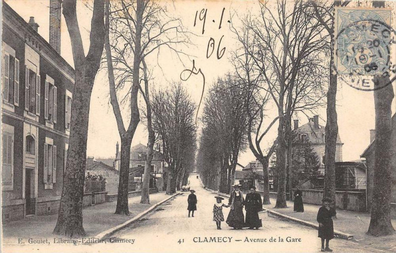 Carte postale ancienne Clamecy Avenue De La Gare à Clamecy