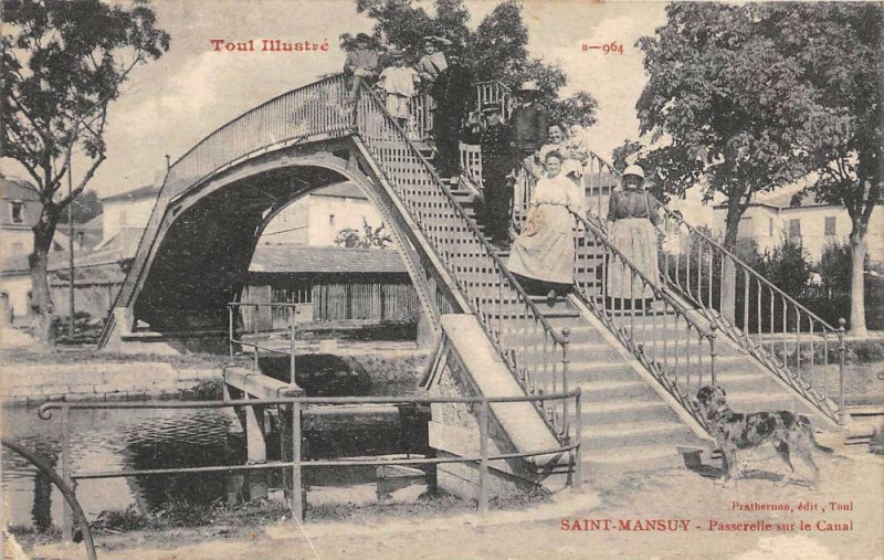Carte postale ancienne Saint Mansuy Passerelle Sur Le Canal