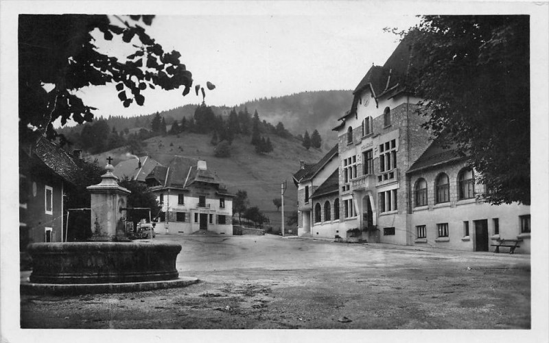 Carte postale ancienne St Pierre Chartreuse La Place
