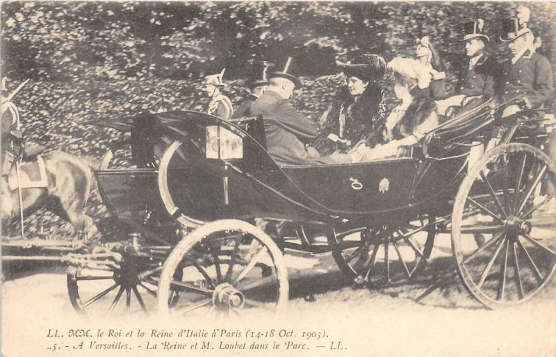 Carte postale ancienne Paris Vecu Le Roi Et La Reine D'Italie A Versailles (dos non divisé) à Paris