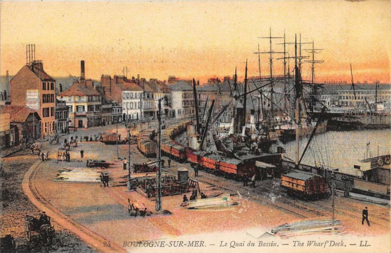 Carte postale ancienne Boulogne Le Quai Du Bassin