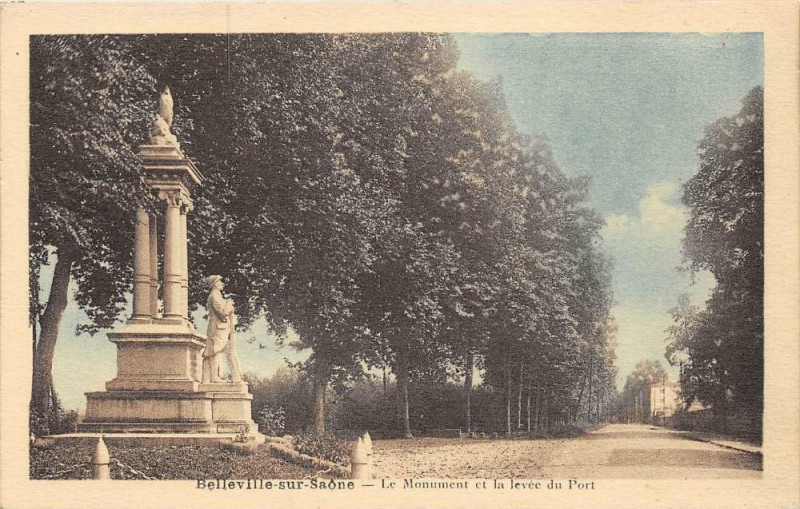 Carte postale ancienne Belleville Sur Saone Le Monument Et La Levee Du Port