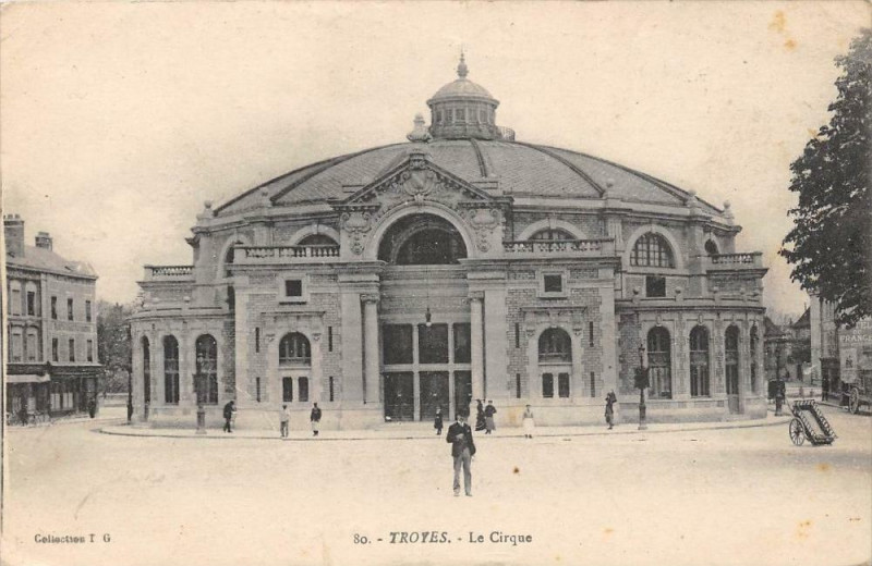 Carte postale ancienne Troyes Le Cirque à Troyes