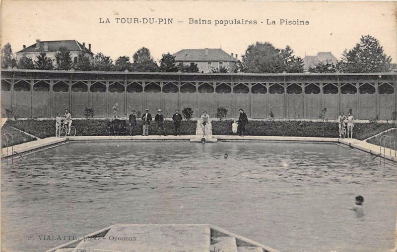Carte postale ancienne La Tour Du Pin Bains Populaires Piscine à La Tour-du-Pin