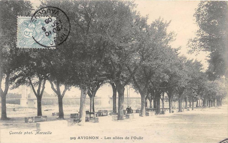 Carte postale ancienne Avignon Les Allees De L'Oulle à Avignon