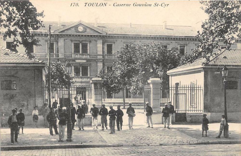 Carte postale ancienne Toulon Caserne Gouvion A Saint Cyr à Toulon