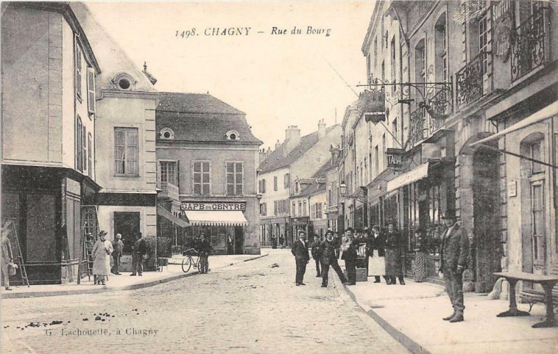 Carte postale ancienne Chagny Rue Du Bourg à Chagny