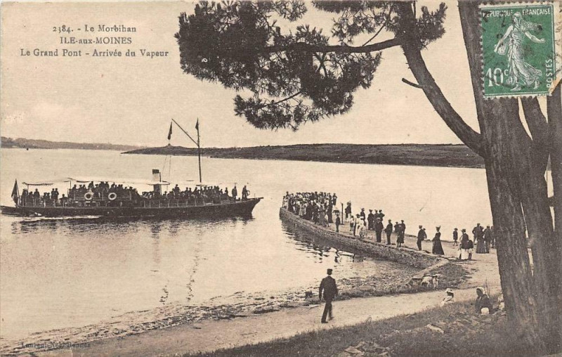 Carte postale ancienne Ile Aux Moines Le Grand Pont Arrivee Vapeur